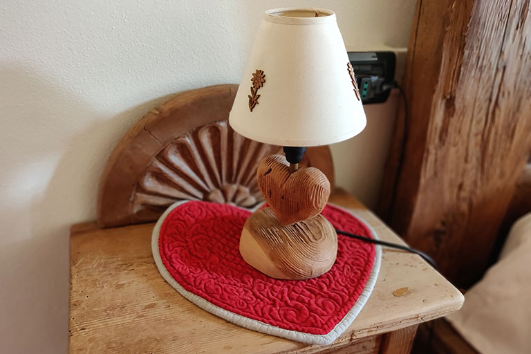 Dettaglio lampada nuova camera cerva