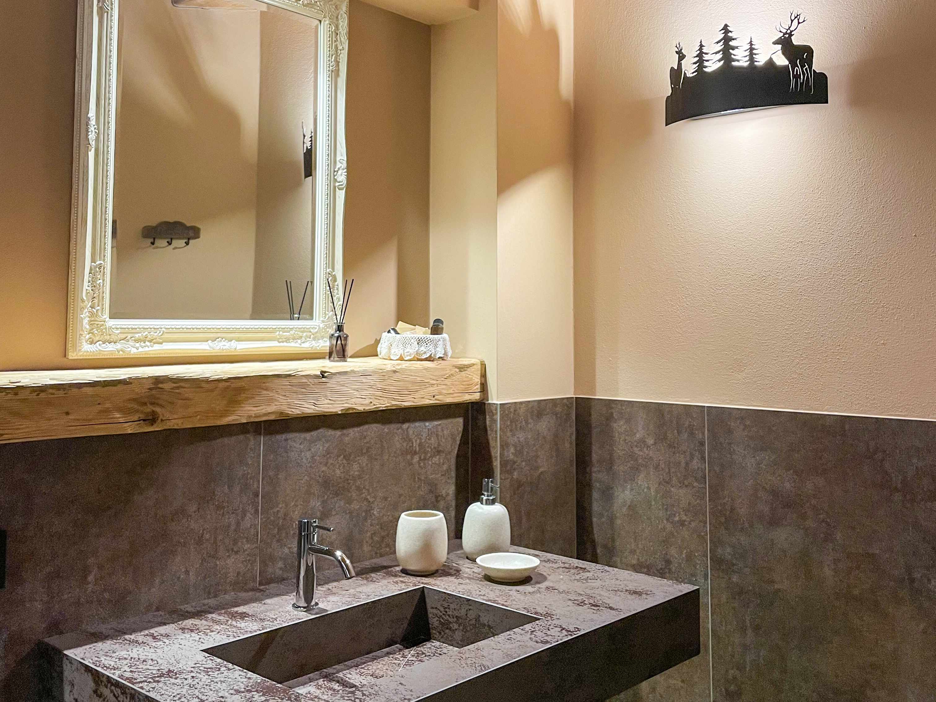 un bagno curato nei dettagli